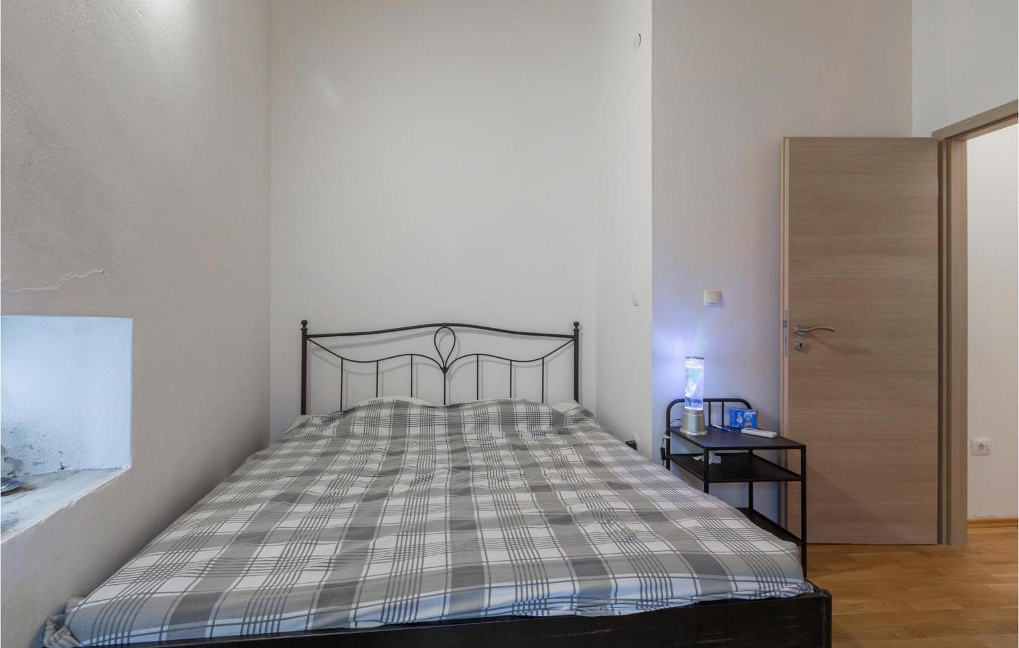 2 Bedroom Stunning Home In Bale Εξωτερικό φωτογραφία